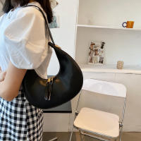 Bolso de Mujer de Lujo en Forma de Media Luna de Cuero PU Bolso de Hombro de Color Sólido Bolso Pequeño de Dumpling Diseño de Bolso de Axila - details 8