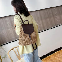 Mochila de Viaje para Mujer en Punto de Crochet con Diseño Boho Estilo Hueco Alhombrado para Hombro y Espalda Ideal para Playa y Verano - details 8