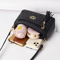 Bolso cruzado de cuero PU con cremallera para mujer, bandolera pequeña de gran capacidad con borlas de hilo, a la moda, novedad - details 19