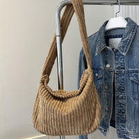 Bolso de mano de invierno para mujer, bolsos de gran capacidad, bolsos de hombro informales, bolso cruzado de pana de tendencia para mujer - details 33