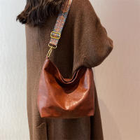 Bolso de hombro de cuero PU para mujer, bolsa de mano de gran capacidad, de lujo, Simple, de Color sólido, informal, de viaje, para compras - details 9