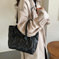 Bolsos de mano acolchados de gran capacidad para mujer, bolsos de hombro acolchados de algodón de plumón, bolsos de axilas de moda para niñas, bolsos hinchados de invierno - details 11