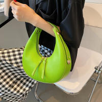 Bolso de Mujer de Lujo en Forma de Media Luna de Cuero PU Bolso de Hombro de Color Sólido Bolso Pequeño de Dumpling Diseño de Bolso de Axila - details 0