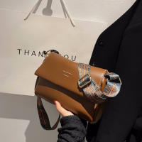 Bolso pequeño Boston de cuero PU para mujer, bandolera de diseñador de moda, bolso de hombro con almohada de viaje informal - details 32