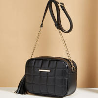 Bolso de hombro de cuero PU para mujer, con borla bandolera acolchada, a cuadros, color negro - details 2