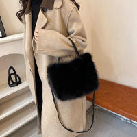 Bolso de mano de piel sintética para mujer, bolso de hombro cruzado suave, diseño de lujo, de felpa, de invierno - details 6