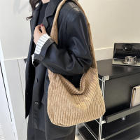 Bolso de mano de invierno para mujer, bolsos de gran capacidad, bolsos de hombro informales, bolso cruzado de pana de tendencia para mujer - details 8