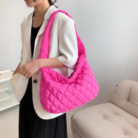 Bolso de hombro de nailon Vintage para mujer, bandolera informal impermeable, bolso Hobo acolchado de gran capacidad - details 6