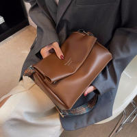 Bolso pequeño Boston de cuero PU para mujer, bandolera de diseñador de moda, bolso de hombro con almohada de viaje informal - details 31