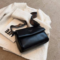 Bolso pequeño Boston de cuero PU para mujer, bandolera de diseñador de moda, bolso de hombro con almohada de viaje informal - details 25