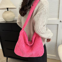 Bolso de mano de invierno para mujer, bolsos de gran capacidad, bolsos de hombro informales, bolso cruzado de pana de tendencia para mujer - details 13