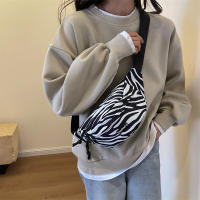Riñonera bolso cruzado de pecho para mujer - details 3