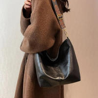 Bolso de hombro de cuero PU para mujer, bolsa de mano de gran capacidad, de lujo, Simple, de Color sólido, informal, de viaje, para compras - details 11