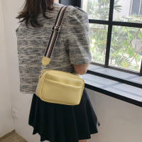 Bandolera de Color liso para mujer, bolso de hombro ancho con correa, cuadrado pequeño, Retro, informal, sencillo, 2023 - details 4