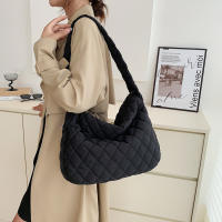 Bolso de hombro de nailon Vintage para mujer, bandolera informal impermeable, bolso Hobo acolchado de gran capacidad - details 15