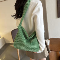 Bolso de mano de invierno para mujer, bolsos de gran capacidad, bolsos de hombro informales, bolso cruzado de pana de tendencia para mujer - details 19