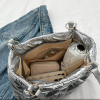 Bolsos de mano acolchados de gran capacidad para mujer, bolsos de hombro acolchados de algodón de plumón, bolsos de axilas de moda para niñas, bolsos hinchados de invierno - details 22