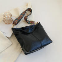 Bolso de hombro de cuero PU para mujer, bolsa de mano de gran capacidad, de lujo, Simple, de Color sólido, informal, de viaje, para compras - details 3