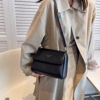 Bolso pequeño Boston de cuero PU para mujer, bandolera de diseñador de moda, bolso de hombro con almohada de viaje informal - details 15