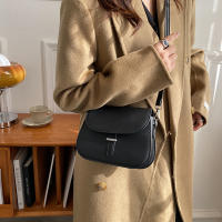 Bolso cruzado de cuero PU para mujer, cartera pequeña de diseñador, semicircular, estilo Retro, a la moda - details 8