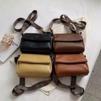 Bolso pequeño Boston de cuero PU para mujer, bandolera de diseñador de moda, bolso de hombro con almohada de viaje informal - details 24