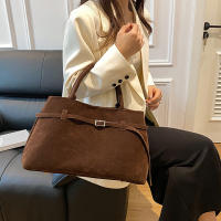 Bolsos de mano de gamuza sintética para mujer, carteras de diseñador de lujo, monederos Vintage, hebilla de cinturón, gran capacidad, axilas, hombro, 2024 - details 5