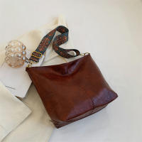Bolso de hombro de cuero PU para mujer, bolsa de mano de gran capacidad, de lujo, Simple, de Color sólido, informal, de viaje, para compras - details 5