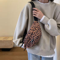 Riñonera bolso cruzado de pecho para mujer - details 1