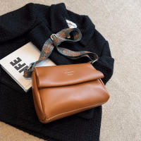 Bolso pequeño Boston de cuero PU para mujer, bandolera de diseñador de moda, bolso de hombro con almohada de viaje informal - details 35