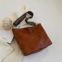 Bolso de hombro de cuero PU para mujer, bolsa de mano de gran capacidad, de lujo, Simple, de Color sólido, informal, de viaje, para compras - details 4