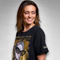 Vestido Grace Anabel Lee Corto - "Nunca subestimes" con Maxi Print y Foil Dorado - details 1