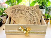 Lote de 50 abanicos de madera de sándalo de 20 cm en caja de madera decorada - regalos para invitados de boda, comuniones, bautizos, aniversarios, Detalles de boda y regalos de celebración para eventos - details 4