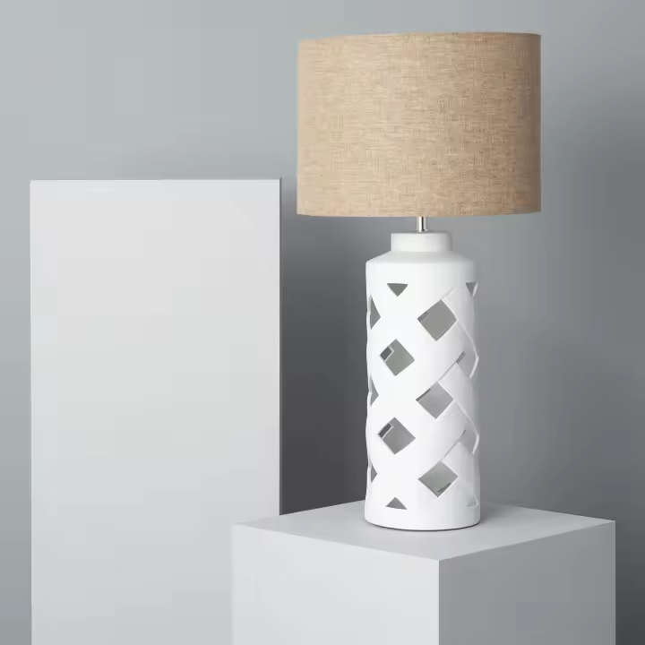 LEDKIA LIGHTING - Lámpara de Mesa Makalu | Diseño Elegante y Moderno | Soporte E27 hasta 40W | Ideal para Salón, Dormitorio, Comedor | Dimensiones: 700x350mm, Blanco, Cerámica, Tela - 1
