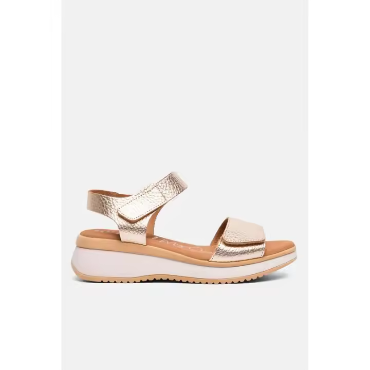 5660 OH MY SANDALS Sandalia mujer de la marca Oh My Sandals fabricada en piel color dorado. Tira ancha en el empeine y cierre al tobillo con velcro para una mejor sujección. Planta de piel acolchada y suela con plataforma. - 1