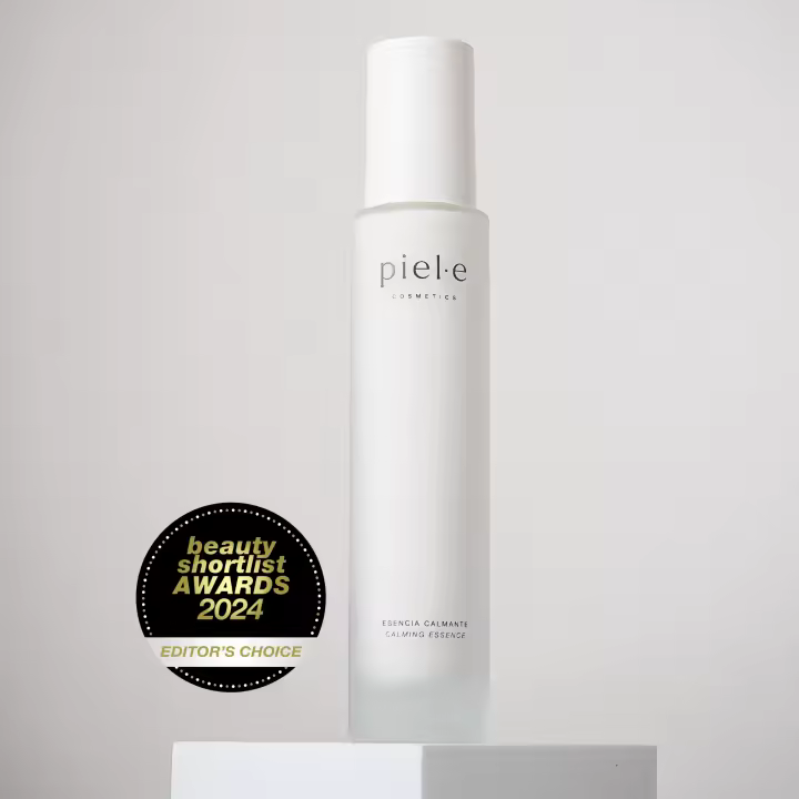 ESENCIA CALMANTE Serum y tónico 2 en 1 de la marca Piel-e Cosmetics - Hidratación, Luminosidad y Reparación - 1