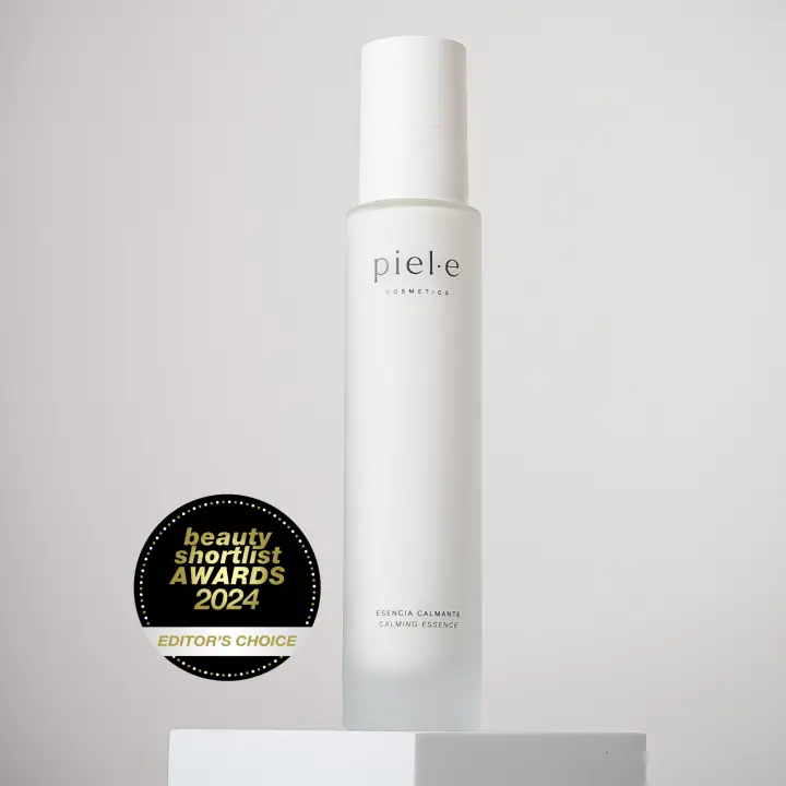 ESENCIA CALMANTE Serum y tónico 2 en 1 de la marca Piel-e Cosmetics - Hidratación, Luminosidad y Reparación - 1