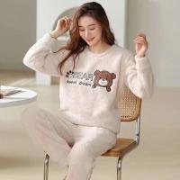 Pijama De Invierno Para Mujer Con Oso De Dibujos Animados De Flanela Gruesa Y Velours Coral Padded Ropa De Dormir De Cuello Redondo Talla Grande Disponible En Varias Colores - details 2