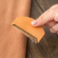 Mini Portátil Eliminador De Pelusa De Alta Calidad Manual Para Ropa Y Telas Logo Personalizado Gestión De Ropa Material Madera + Poliéster Tamaño 7.5*4cm - details 1