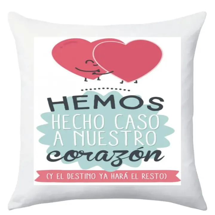TEOVEL COJÍN + RELLENO CON FRASE: “HEMOS HECHO CASO A NUESTRO CORAZÓN” ESPECIAL SAN VALENTÍN. MENSAJE DE AMOR. 40 x 40 CM - 1