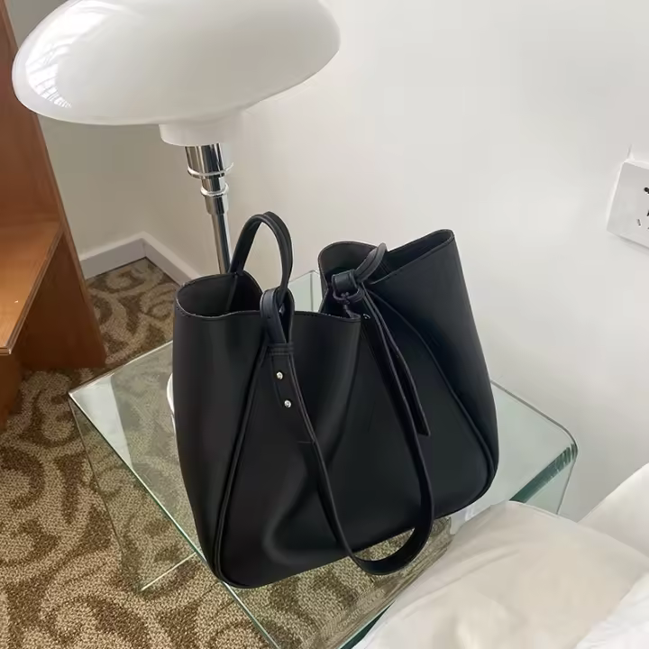 Bolso De Hombro Para Mujer Grande Capacidad 2024 Moda Retro De Trabajo Bolsa De Viaje Con Solapa Única Material PU Con Funda De Poliéster - 1