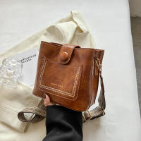 Bolso De Hombro Estilo Bucket Moda Con Correa Ancha Y Ligera Lujo Para Mujer Bolsa De PU Con Lining De Poliéster Forma De Olla Cierre De Cremallera - details 12