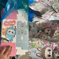 Figura De Colección Labubu El Corazón De Los Monstruos Macarón Esmalte Caja Sorpresa PVC Decoración De Escritorio Muñeca Kawaii Regalo De Navidad Para Niños - details 4