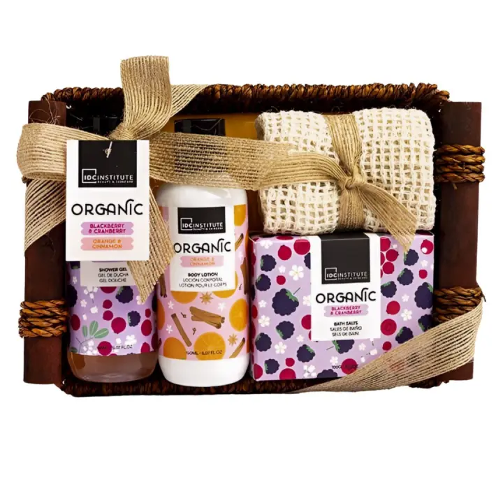 Set Organic IDC Institute – Cesta de Regalo Navideño 4 Piezas: Gel de Ducha, Loción Corporal, Sales de Baño y Toalla de Sisal con Aromas de Naranja, Canela, Mora y Arándano - 1