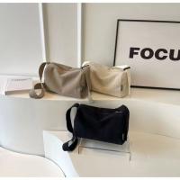 Bolso De Hombro Para Mujer De Terciopelo En Color Sólido Bolso Cruzado Casual De Cuero Synthético Con Asa Larga - details 1