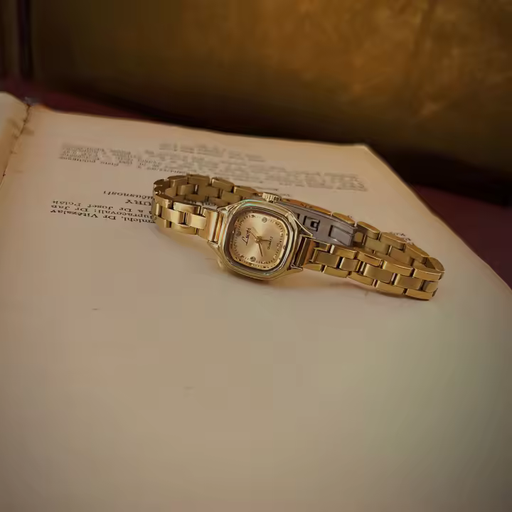 Reloj De Mujer Retro Francés Mini Dial En Oro Resistente Al Agua Reloj De Cuarzo Elegante Y Exquisito Para Uso Diario - 1