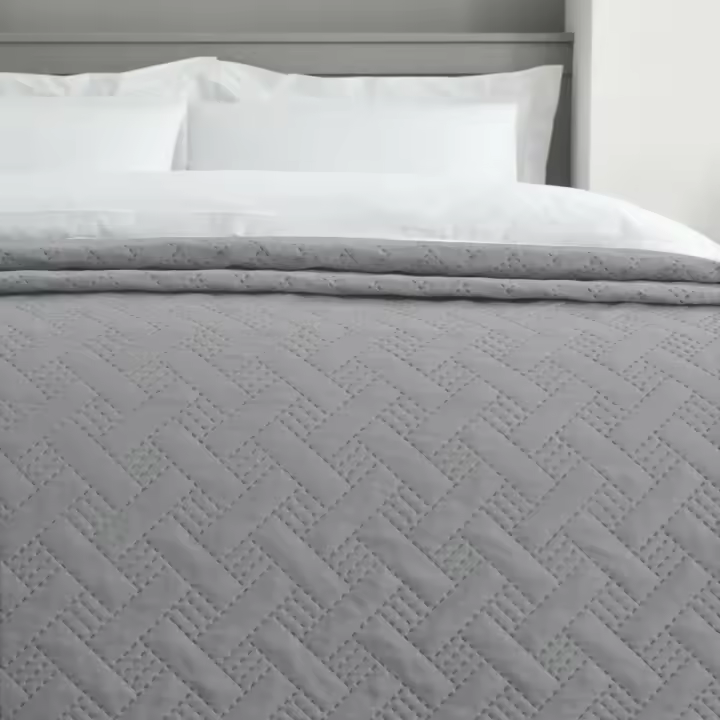 Colcha Bouti  Cubre Cama Rombos Lisa o Estampada, Colcha  100% Poliéster. Fina, Extra Suave y Ligera para Entretiempo, Primavera y Verano. - 1