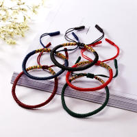 Pulsera Ajustable De Hilo Rojo Para Mujeres Y Hombres Hecha a Mano Con Nudos Budistas De Tíbet Pulsera De Oración De Sueños Joyería De Amistad Regalo - details 0