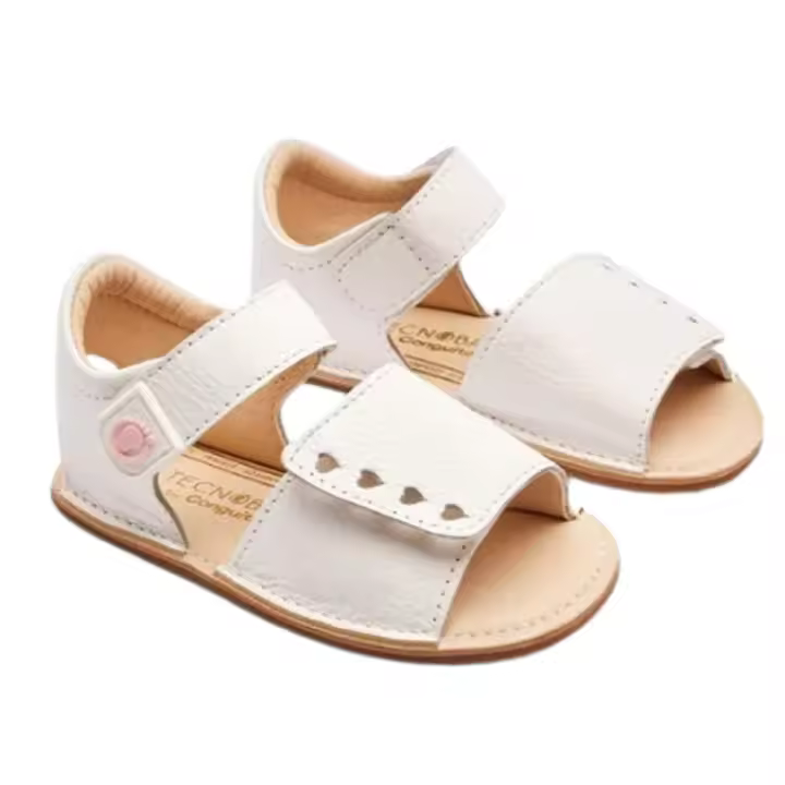 SANDALIA BLANCA CORAZONES AJUSTABLE DE DELANTE DE CONGUITOS - 1