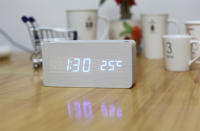Reloj De Alarma Digital De Madera Con Carga Inalámbrica Reloj LED Con Hora Fecha Temperatura Para Escritorio Oficina Lado Del Cama Moderno - details 15
