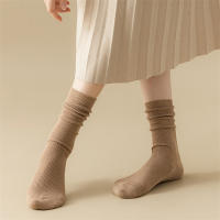 Calcetines De Mujer Estilo Coreano Medio Tubo Color Sólido Casuales Para Otoño E Invierno Calientes Calcetines De Piel - details 4